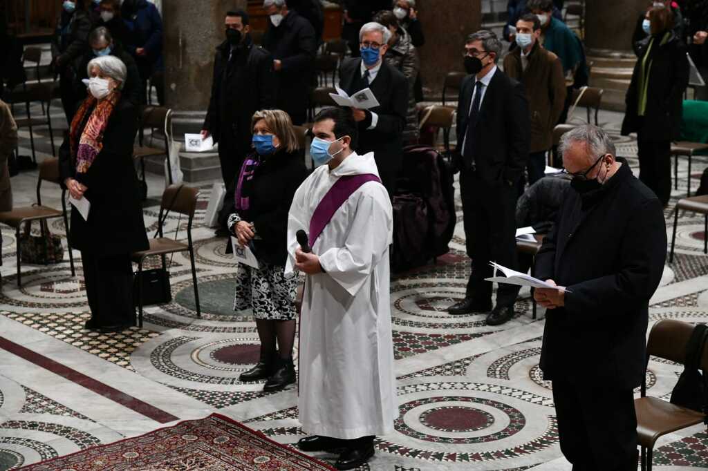 Freude und Fest der Gemeinschaft Sant'Egidio anlässlich der Priesterweihe: 